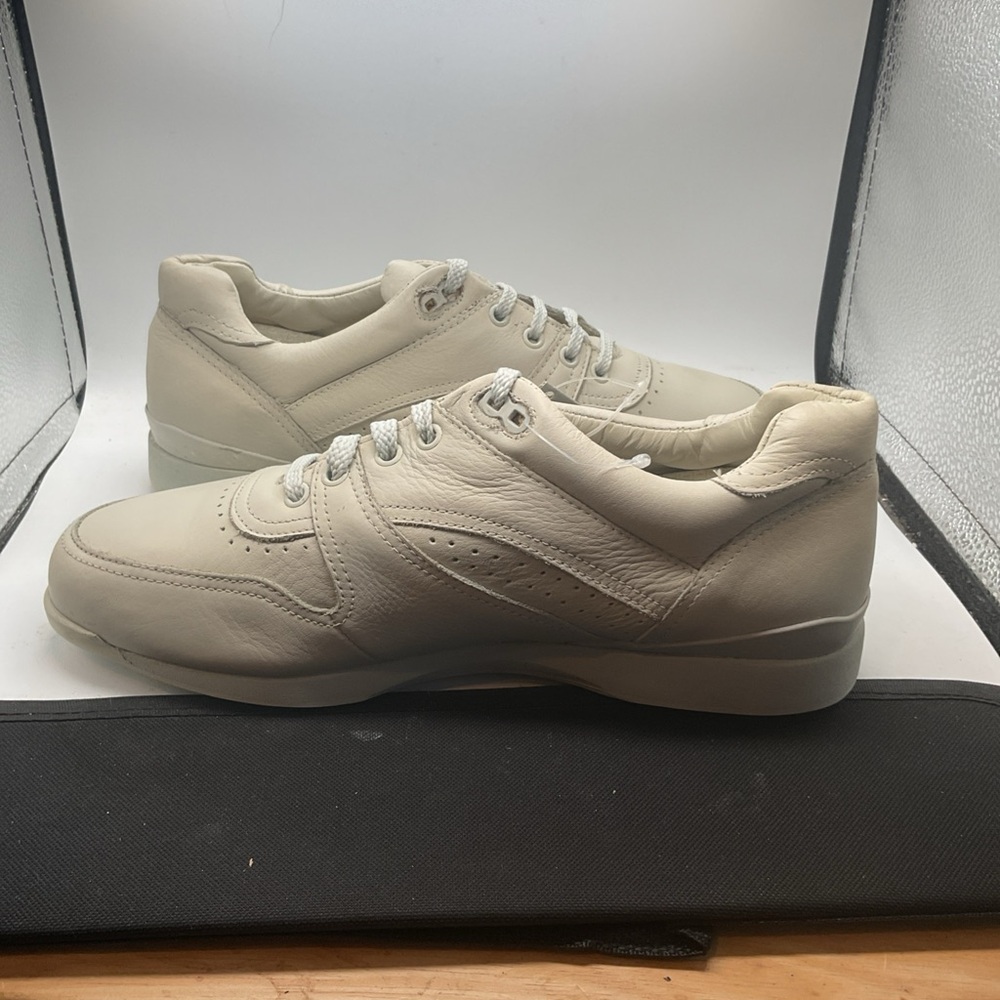 Levi’s Autoflex Comfort System - Lace Up Shoes - Beige - Men’s Size 8.5M - Picture 5 of 9